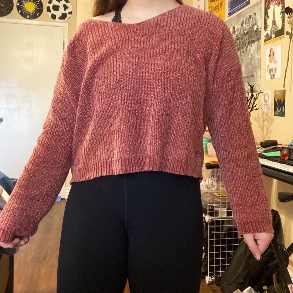 PINK SWEATER WITH TIES IN BACK